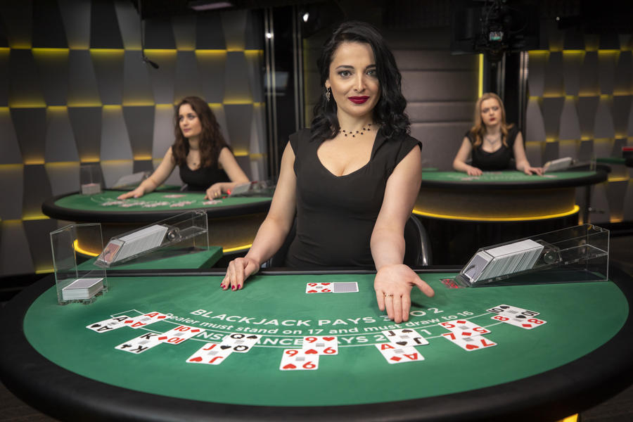 live croupier